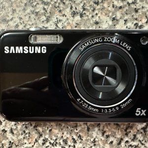 Samsung PL120 Digital Camera with Zoom Lens and Case